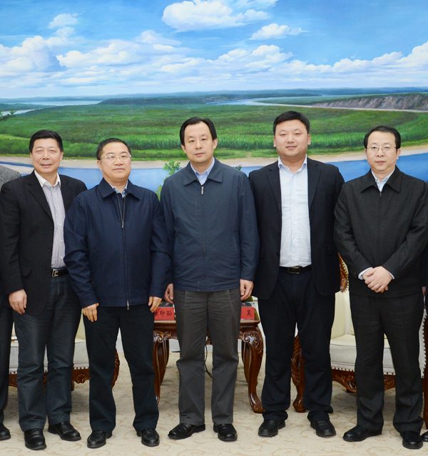 17.黑龍江省省長(zhǎng)陸昊會(huì)見(jiàn)正邦集團(tuán)總裁林印孫、副總裁聶小洪一行.jpg